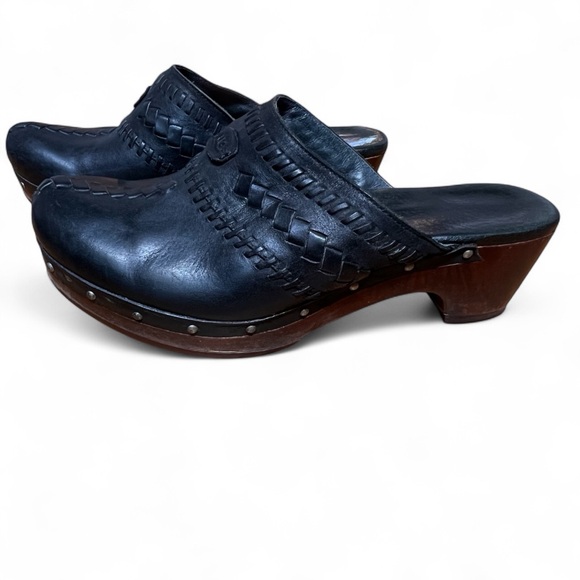 ⭐️ UGG Vivica Black Leather Mule Clogs Sherpa Lined Women Size 8 - Picture 3 of 9